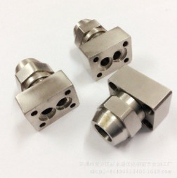 Il CNC d'acciaio d'ottone di alluminio di precisione delle componenti del motore del vagone del motociclo degli ss ha lavorato